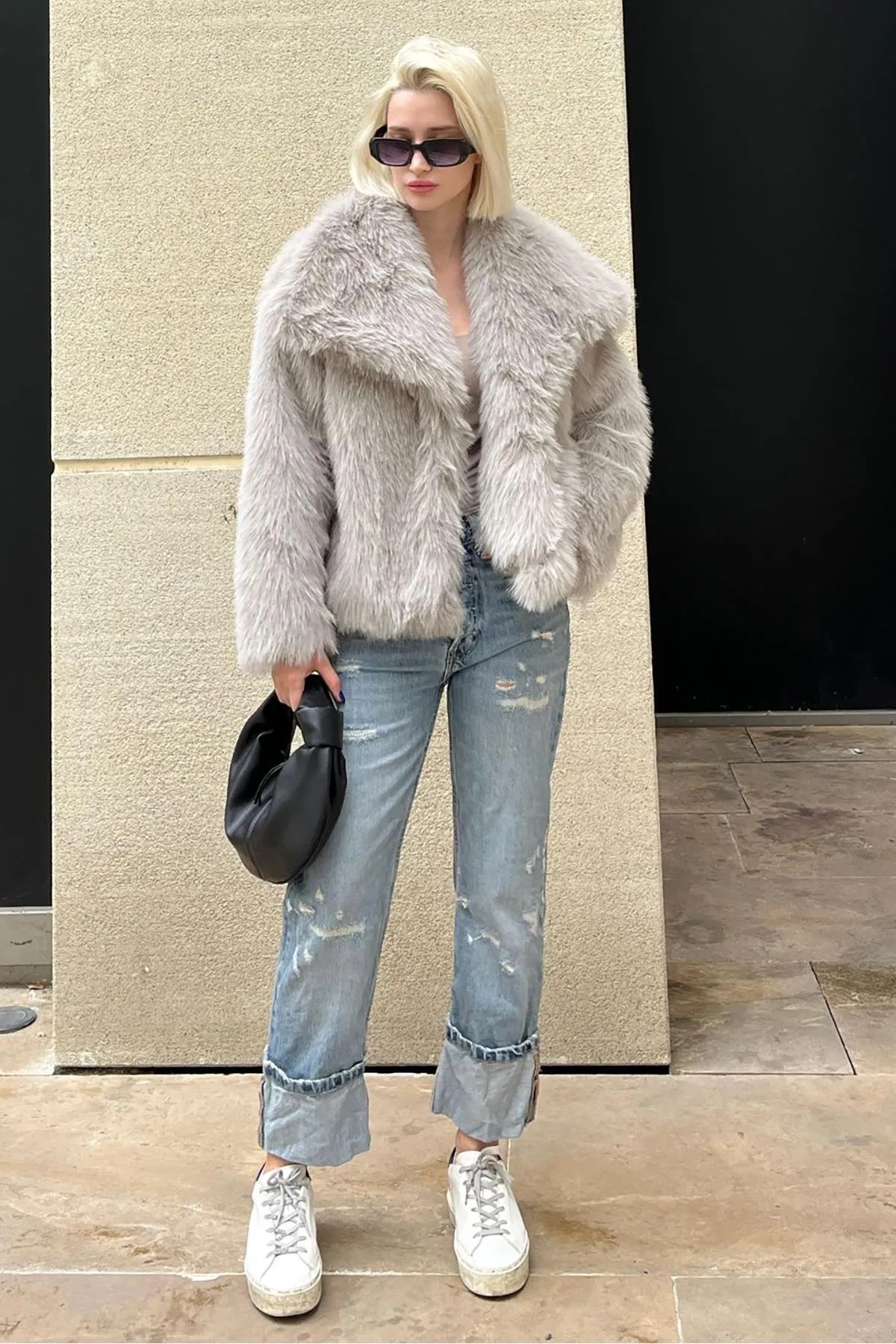 خاکستري کمرنگ